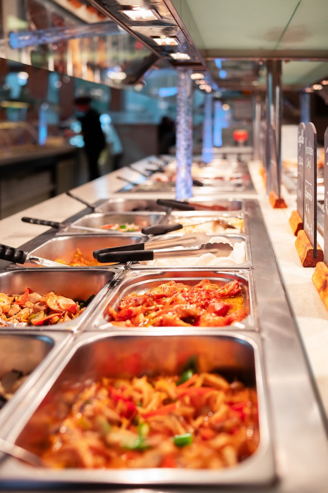 Auswahl an Fleischgerichten am Buffet